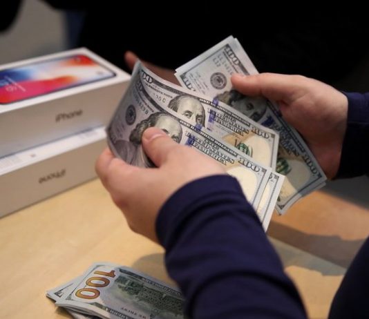 Apple показала, что ни во что не ставит смартфоны на Android