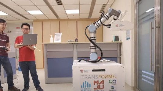 Робот для борьбы с COVID-19 разработали учёные Сингапура