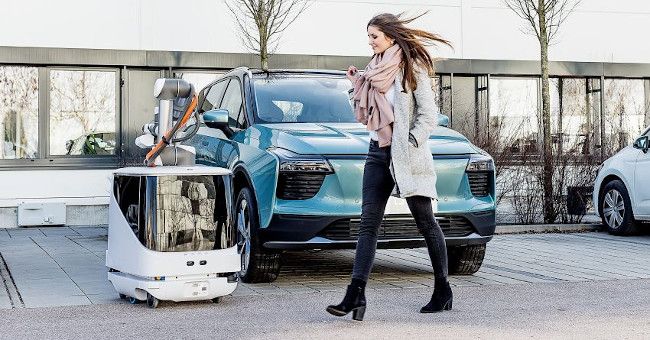 Автономный робот по имени CARL зарядит ваш электромобиль