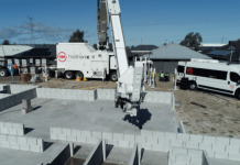 Робот-каменщик Hadrian X возвел свой первый дом