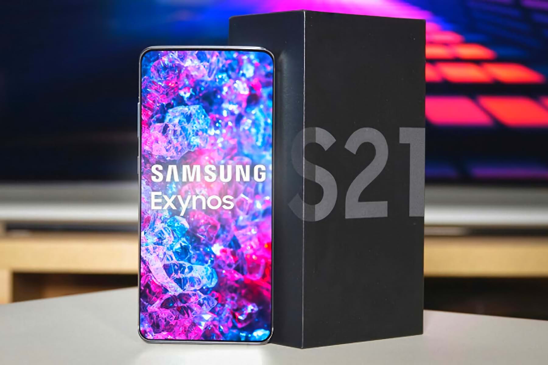 Samsung Galaxy S21 - упаковка смартфона Samsung Galaxy S21 - упаковка смартфона
