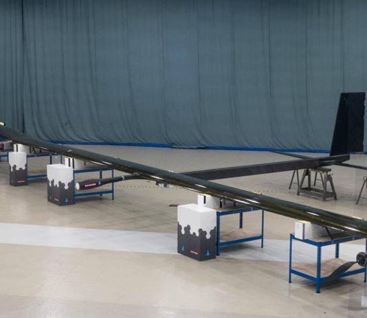 Самолет или спутник? Беспилотник без топлива в небе целый год