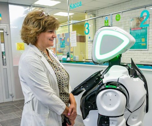 В российской клинике появился робот-сотрудник