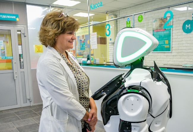В российской клинике появился робот-сотрудник