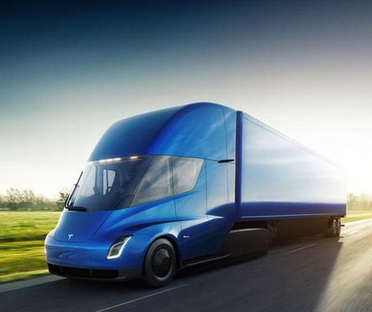 Илон Маск показал электрогрузовик будущего Semi Tesla