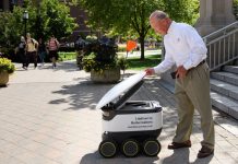 Starship расширяет сервис доставки еды роботами