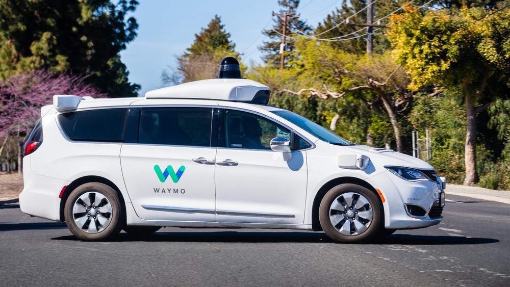 Тестирование технологии Google Waymo на автомобиле Тестирование технологии Google Waymo на автомобиле