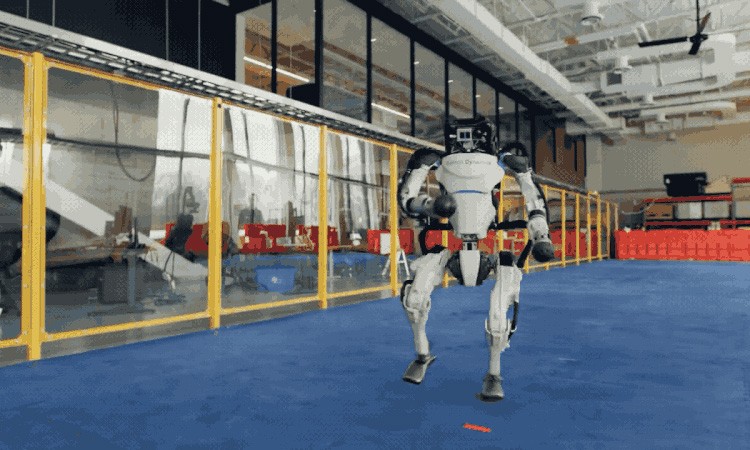 Boston Dynamics продемонстрировала роботов Atlas и Spot исполнивших «мощные зажигательные танцы»