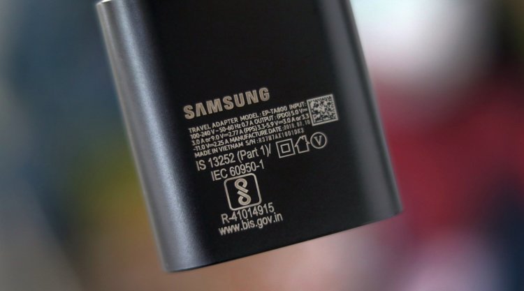 Samsung устыдилась своих шуток над Apple по поводу зарядки для iPhone