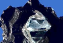 Алмазы выдерживают огромное давление в ядре Земли