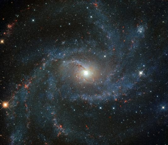 «Хаббл» прислал фотографию «Галактики Фейерверков»