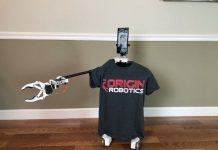 Забавный робот телеприсутствия Origibot2 на работе