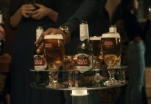 Робот-пылесос превращается в бармена и заменяет человека