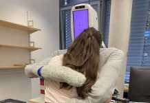 Обнимашки с роботами — лучшее лекарство от хандры