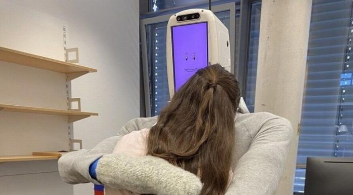 Обнимашки с роботами — лучшее лекарство от хандры